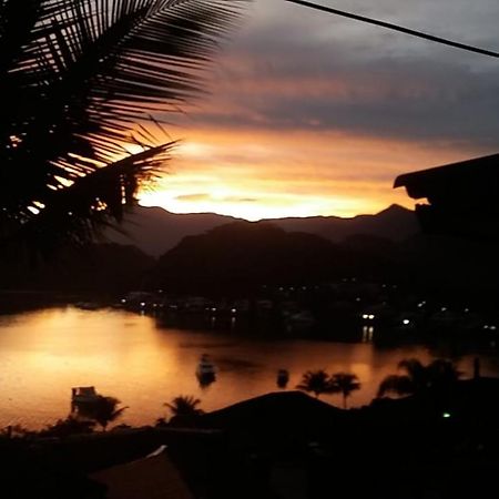 Excelente Casa Em Angra Dos Reis Condominio Com Praia E Piscina. Exterior photo